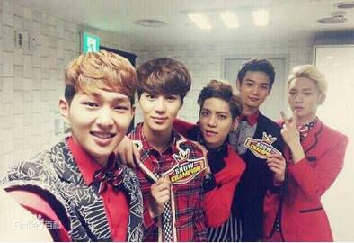 SHINee 美好的一天 全集含新年特輯和制作花絮 3DVD SHINee 美好的一天 全集含新年特輯和制作花絮 3DVD