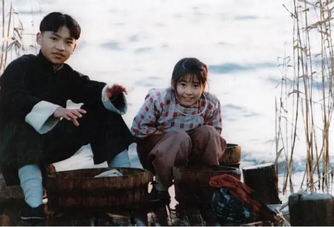 1995大陸高分電影 搖啊搖,搖到外婆橋張藝謀/鞏俐 國語中字 盒裝1碟 1995大陸高分電影 搖啊搖,搖到外婆橋張藝謀/鞏俐 國語中字 盒裝1碟